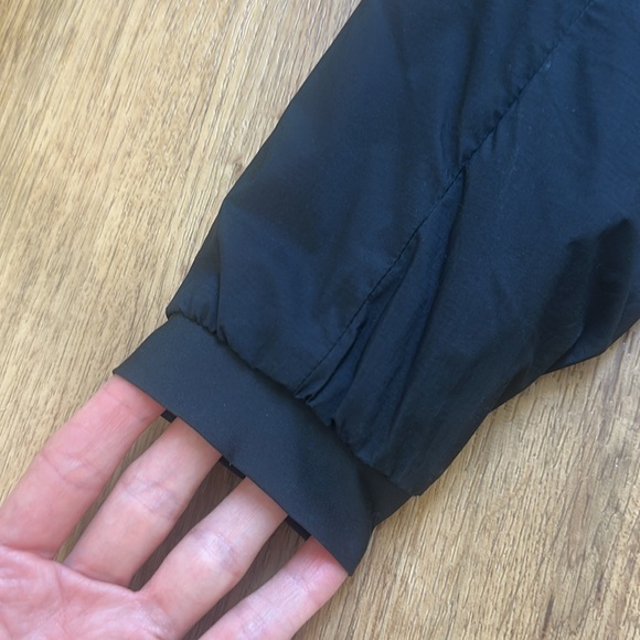 Arc'teryx Women's Atom Hoody - Picture 5 of 9